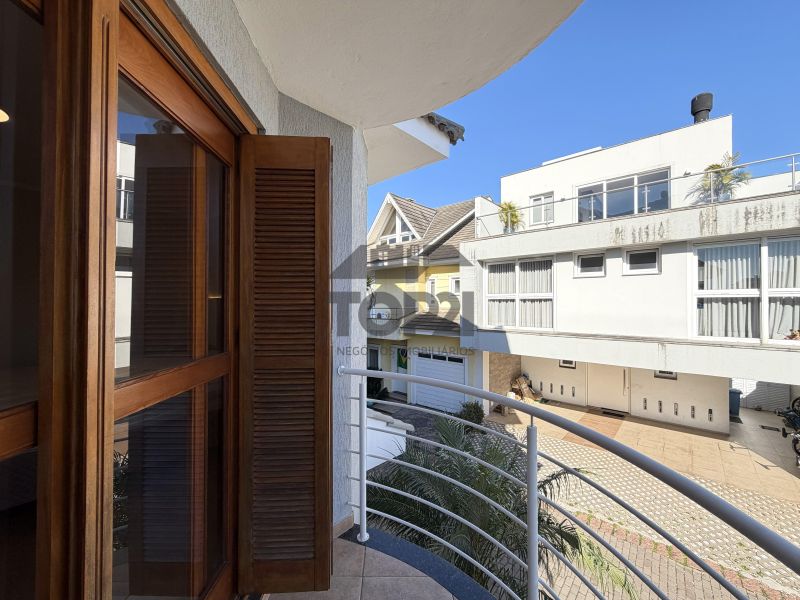 Vende-se Casa em condomínio Parque Iguaçu 