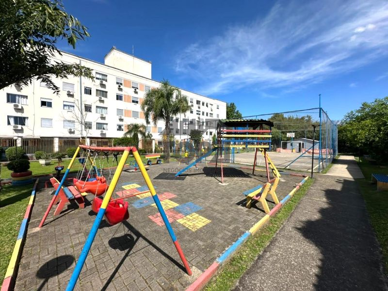 Apartamento  no bairro Jardim Itu em Porto Alegre