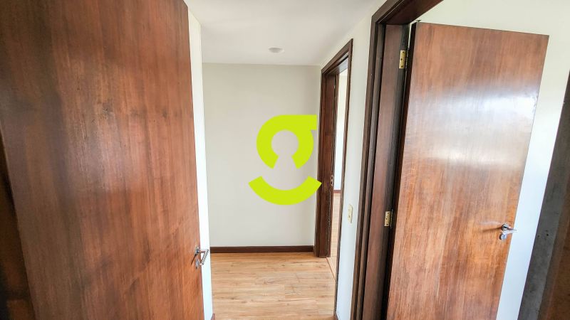 timo apto, anda alto, 140m, lavabo, 3 dorm, sute...