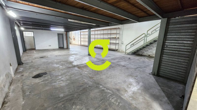 Excelente pavilho, 296m priv, reformado, 6 salas,...