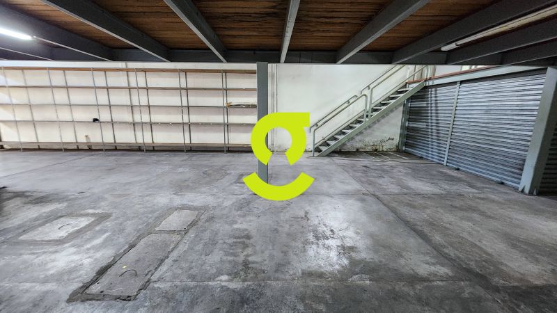 Excelente pavilho, 296m priv, reformado, 6 salas,...