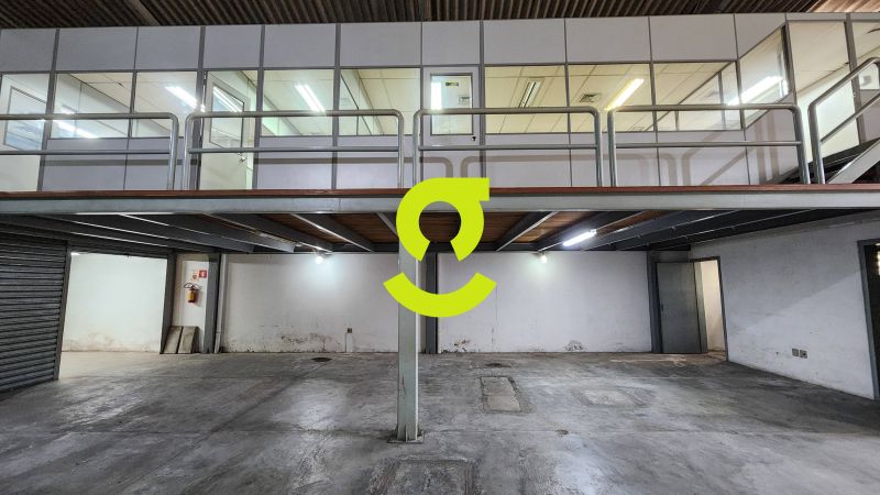 Excelente pavilho, 296m priv, reformado, 6 salas,...
