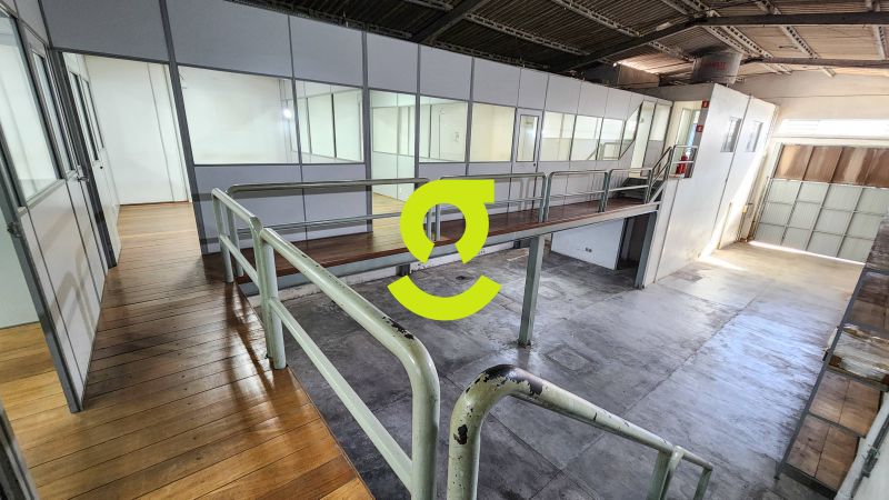Excelente pavilho, 296m priv, reformado, 6 salas,...
