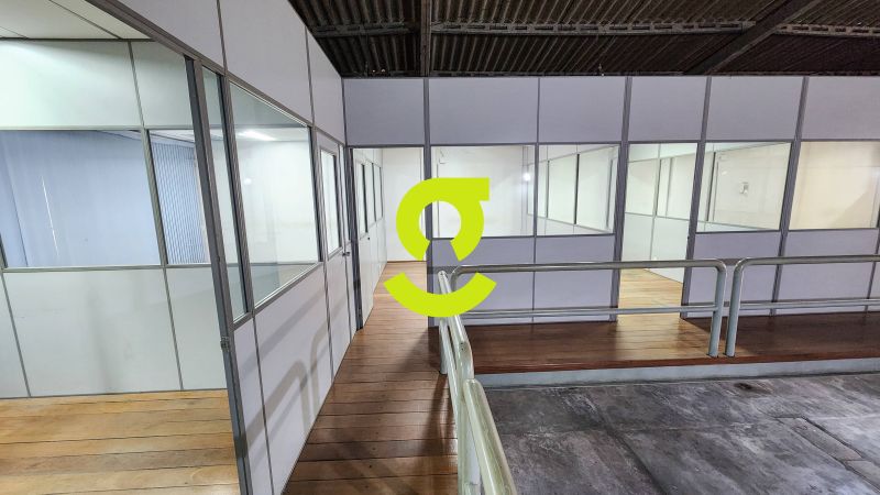 Excelente pavilho, 296m priv, reformado, 6 salas,...