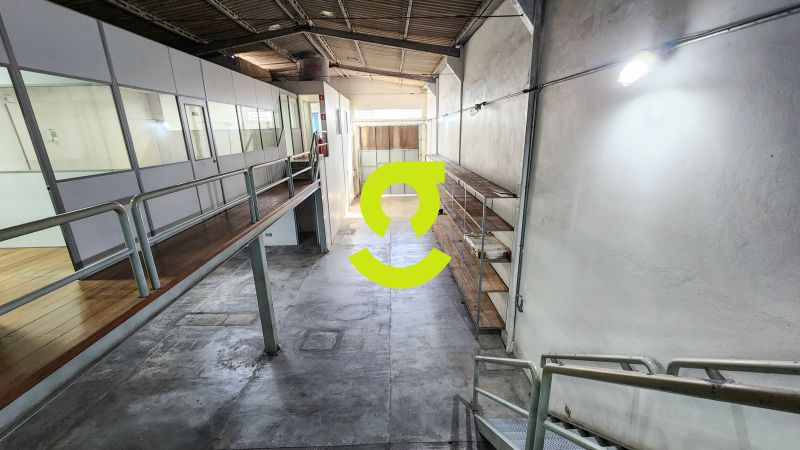 Excelente pavilho, 296m priv, reformado, 6 salas,...