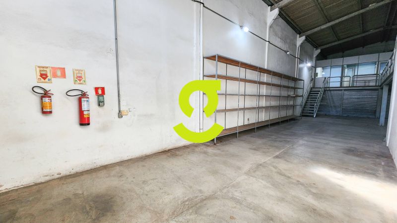 Excelente pavilho, 296m priv, reformado, 6 salas,...