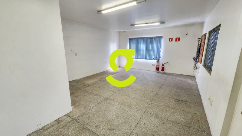 Excelente pavilho, 296m priv, reformado, 6 salas,...