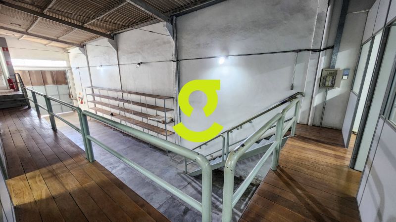 Excelente pavilho, 296m priv, reformado, 6 salas,...