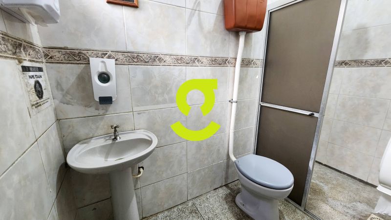 Excelente pavilho, 296m priv, reformado, 6 salas,...