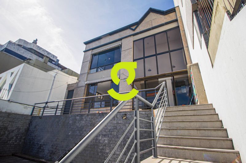 tima casa comercial, TODA reformada, 320m priv, 2...