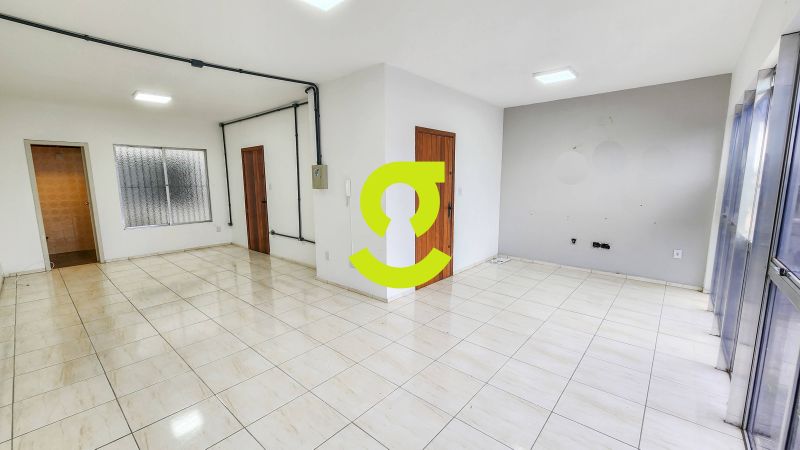 Sala ampla, 41m priv, reformada, janeles at o ch...