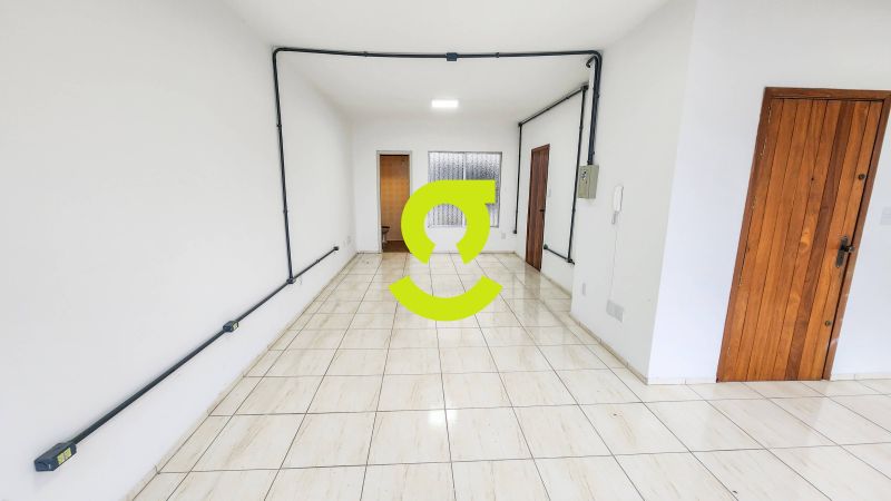 Sala ampla, 41m priv, reformada, janeles at o ch...