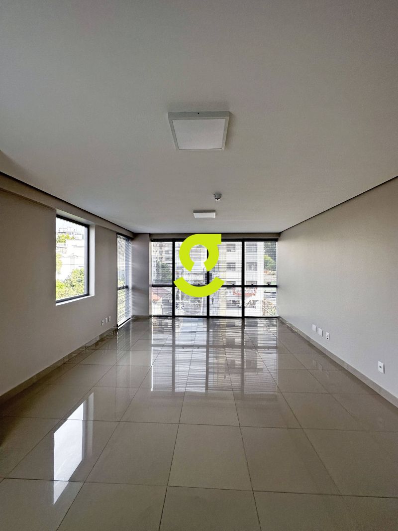 Sala 38m no Auxiliadora com Vaga em Prdio Modern...
