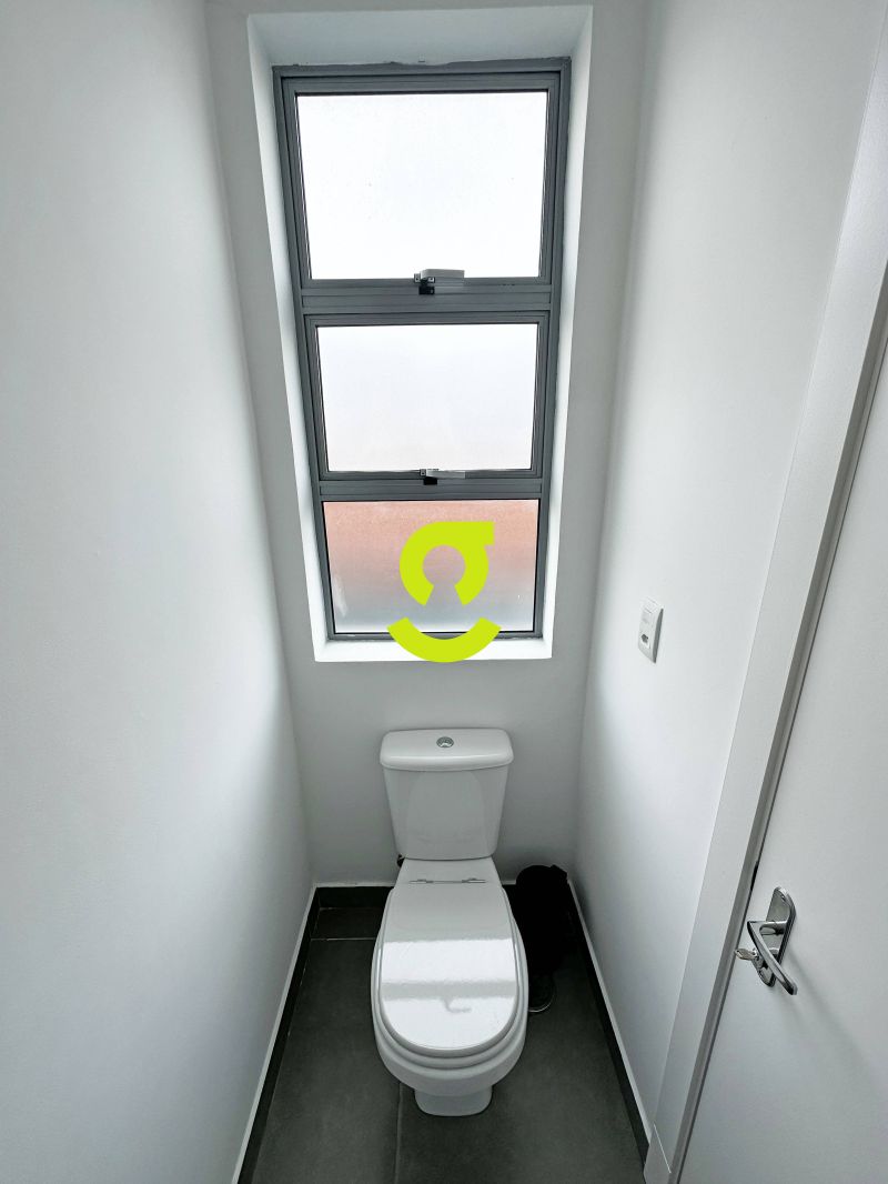 Sala 38m no Auxiliadora com Vaga em Prdio Modern...
