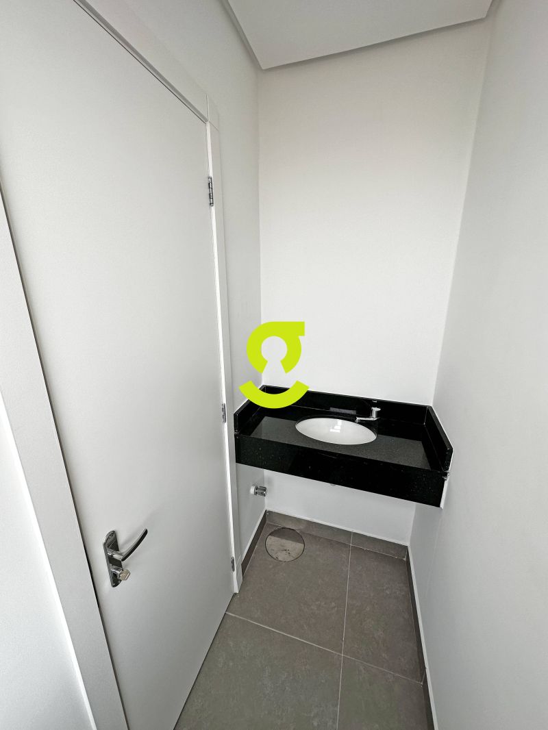 Sala 38m no Auxiliadora com Vaga em Prdio Modern...