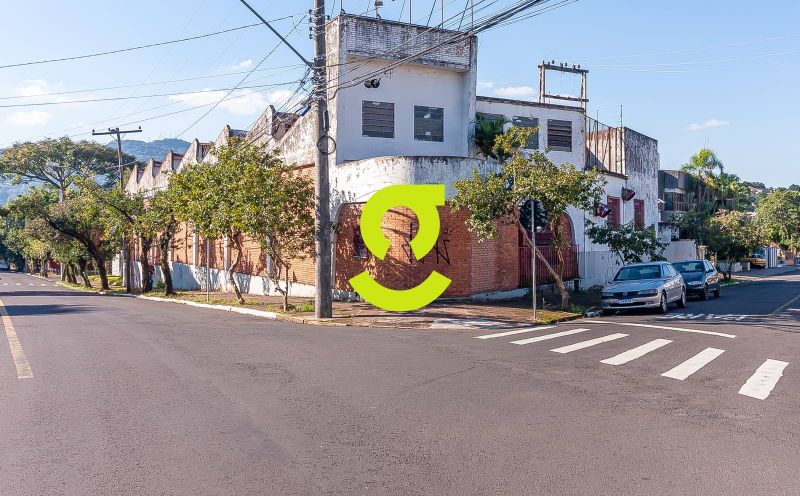 Pavilho 5.208m com Doca e Ptio em Terreno de 10...