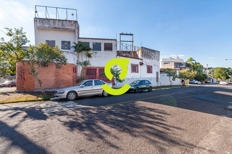 Pavilho 5.208m com Doca e Ptio em Terreno de 10...