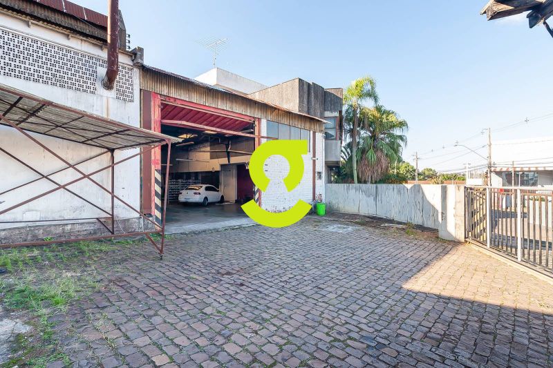 Pavilho 5.208m com Doca e Ptio em Terreno de 10...