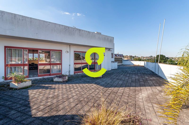 Pavilho 5.208m com Doca e Ptio em Terreno de 10...
