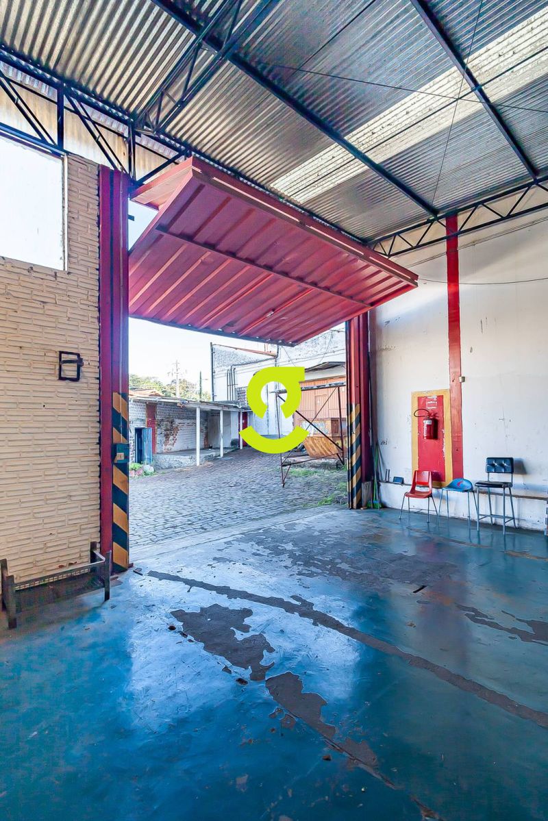Pavilho 5.208m com Doca e Ptio em Terreno de 10...