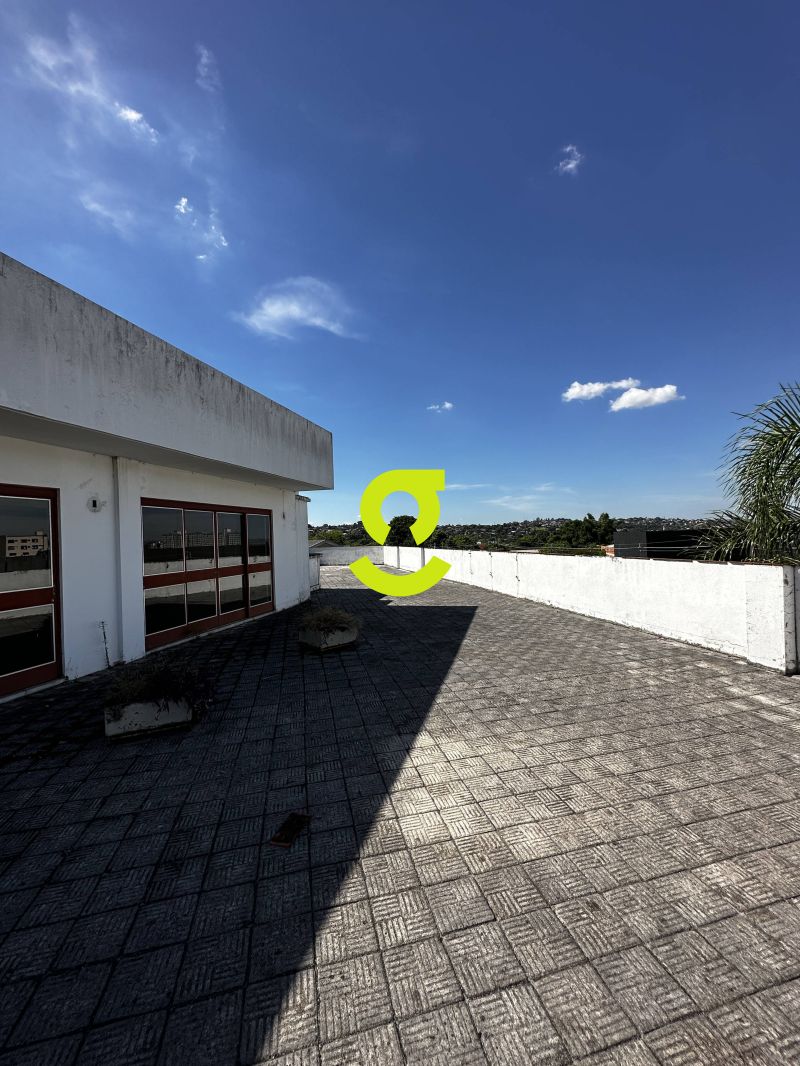 Pavilho 5.208m com Doca e Ptio em Terreno de 10...