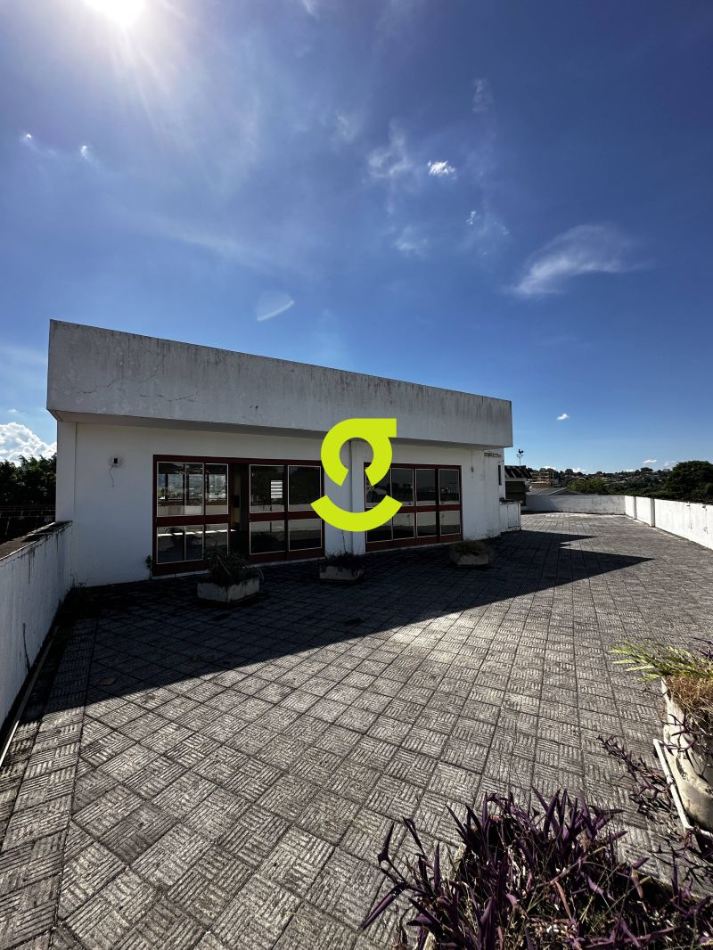 Pavilho 5.208m com Doca e Ptio em Terreno de 10...