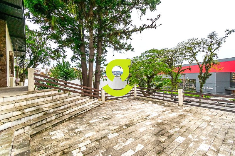 Casa Comercial com 206m na Wenceslau Escobar  Vi...