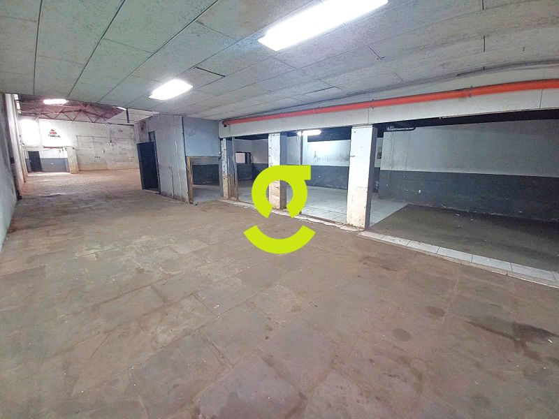 Pavilho comercial de 550m com mezanino na Av. Fa...