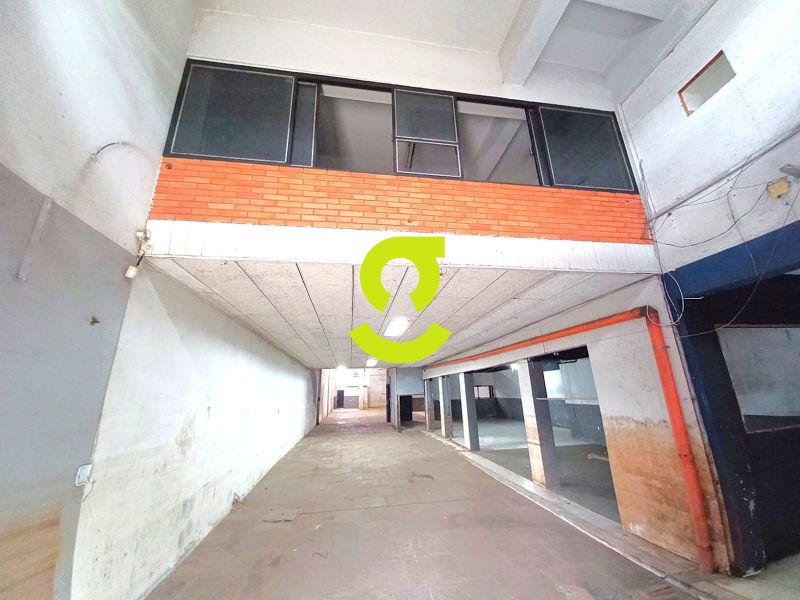 Pavilho comercial de 550m com mezanino na Av. Fa...