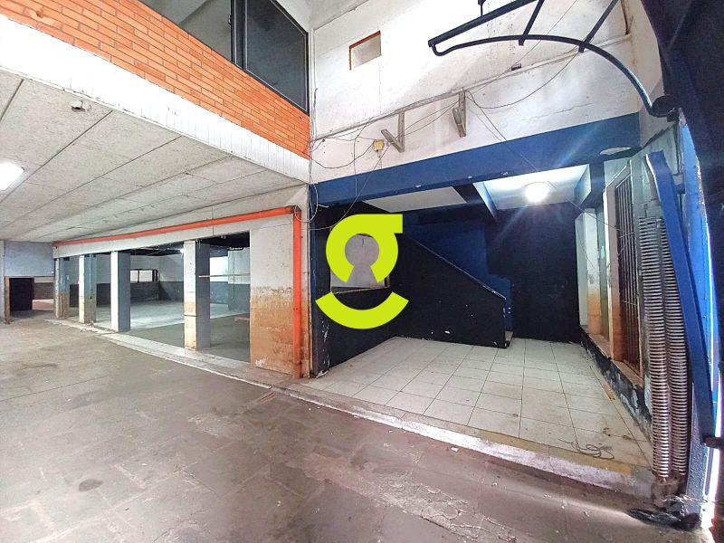 Pavilho comercial de 550m com mezanino na Av. Fa...
