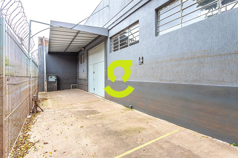 Pavilho com Acesso Duplo no Bairro Floresta - 372...