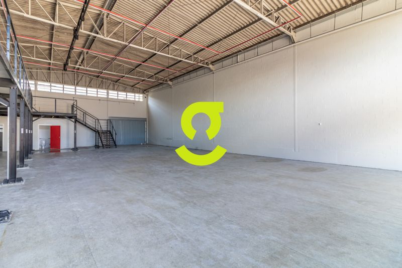 LOJA COMERCIAL - 430 m - P DIREITO DUPLO - VAGA ...