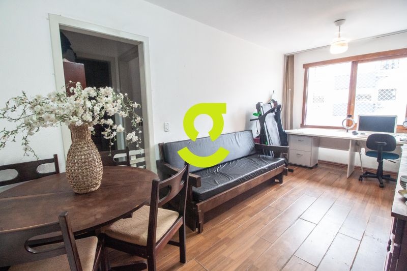 Apto mobiliado, andar alto, ar condicionado, 1 dor...