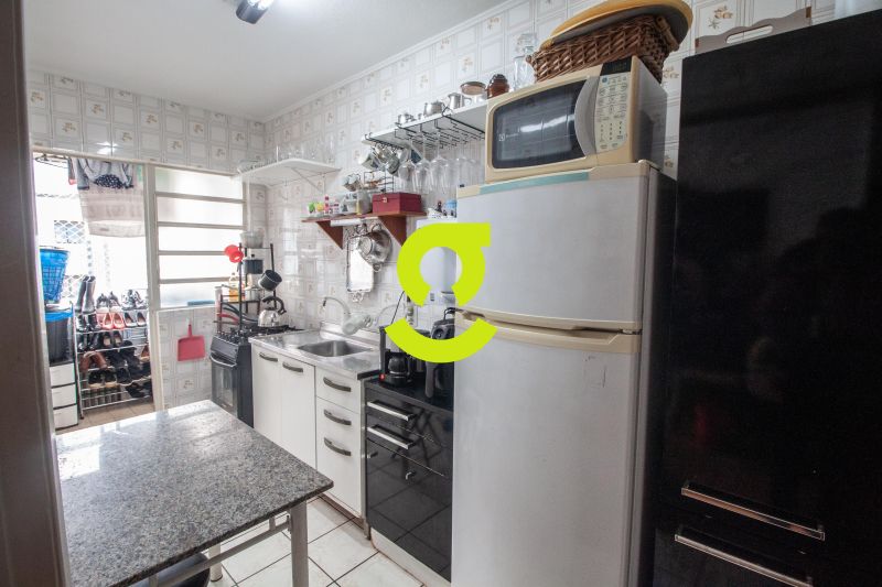 Apto mobiliado, andar alto, ar condicionado, 1 dor...