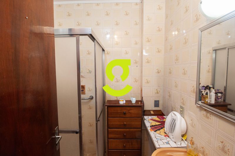 Apto mobiliado, andar alto, ar condicionado, 1 dor...