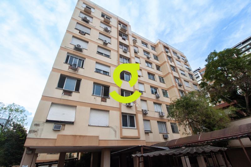 Apto mobiliado, andar alto, ar condicionado, 1 dor...