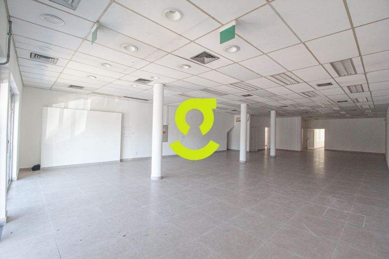 Loja Impecvel 320m na Assis Brasil - Fachada Amp...