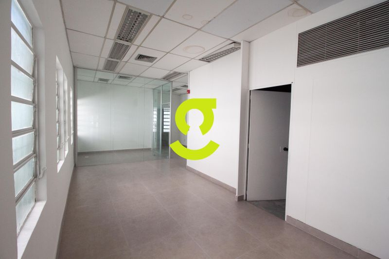 Loja Impecvel 320m na Assis Brasil - Fachada Amp...