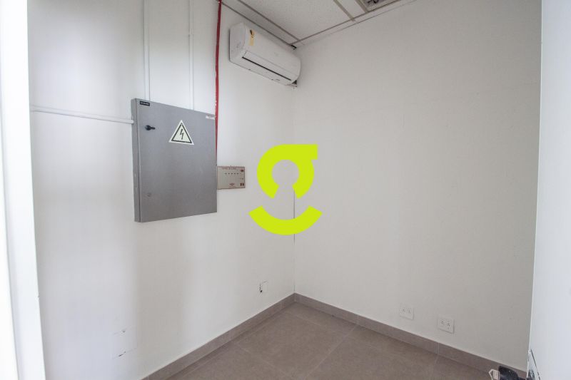 Loja Impecvel 320m na Assis Brasil - Fachada Amp...