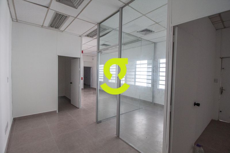 Loja Impecvel 320m na Assis Brasil - Fachada Amp...