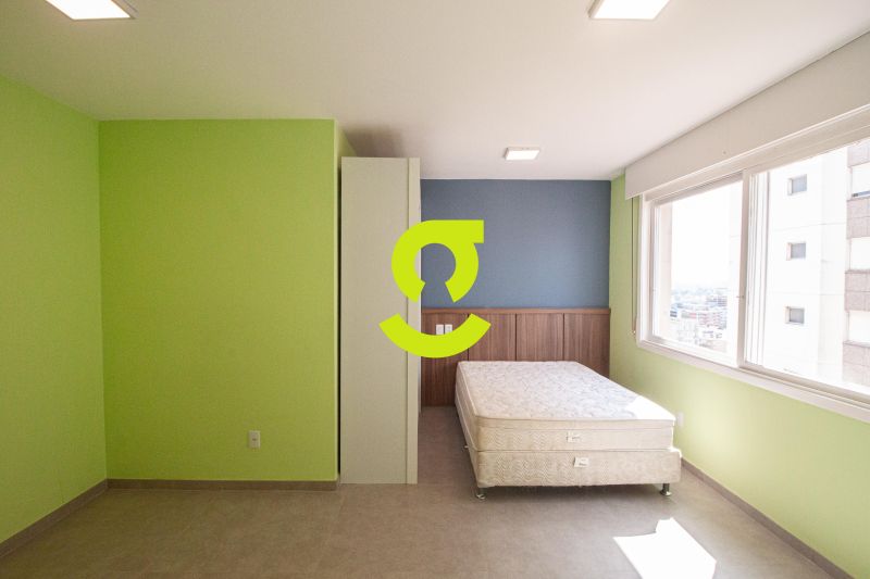 Loft reformado, semi mobiliado, andar alto com vis...