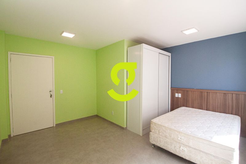Loft reformado, semi mobiliado, andar alto com vis...