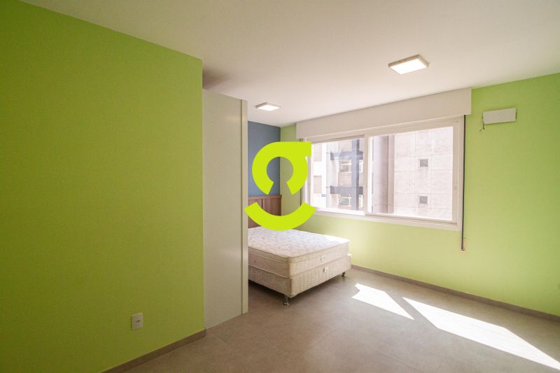 Loft reformado, semi mobiliado, andar alto com vis...