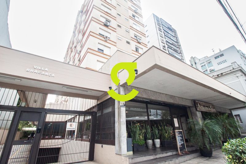 Loft reformado, semi mobiliado, andar alto com vis...
