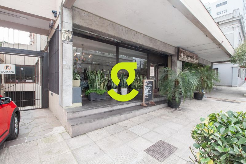 Loft reformado, semi mobiliado, andar alto com vis...