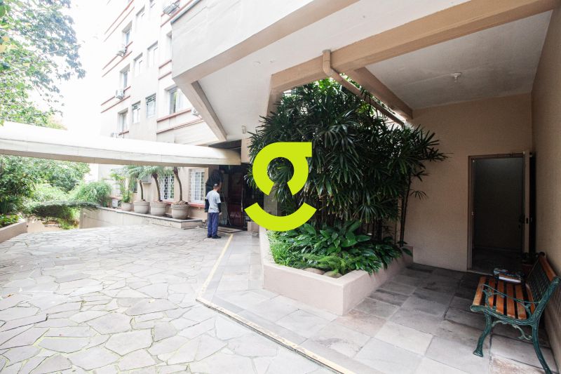 Loft reformado, semi mobiliado, andar alto com vis...
