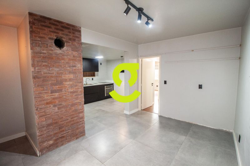 Apto reformado, semi mobiliado, 62m priv, ar condi...
