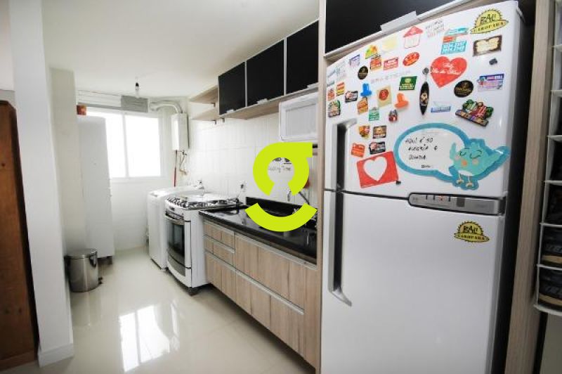 Apto semi mobiliado, 72m, 2 dorm, vaga coberta e i...