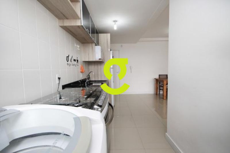 Apto semi mobiliado, 72m, 2 dorm, vaga coberta e i...