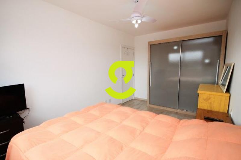 Apto semi mobiliado, 72m, 2 dorm, vaga coberta e i...